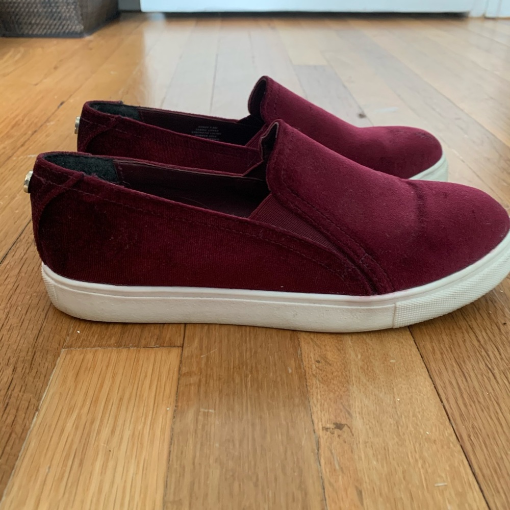 Steve Madden slip ons